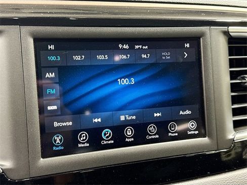 Used 2018 Chrysler Pacifica Touring-L image 14