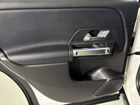 Used 2021 Mercedes-Benz GLB 250 w/ Premium Package image 38