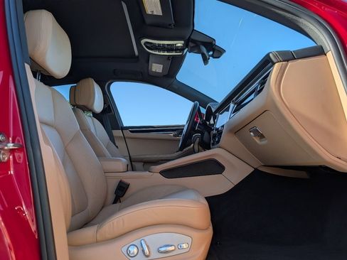 Certified 2022 Porsche Macan S image 17