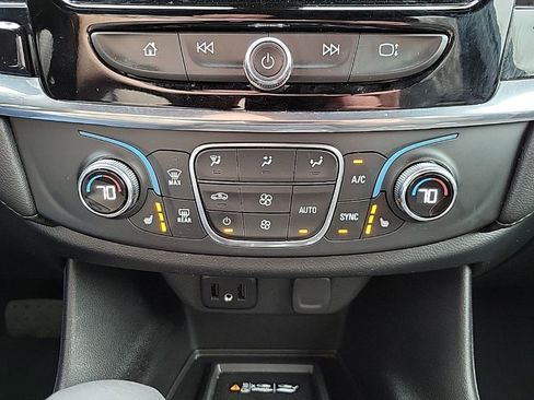 Used 2023 Chevrolet Traverse LT w/ Rear Camera Mirror Package image 20