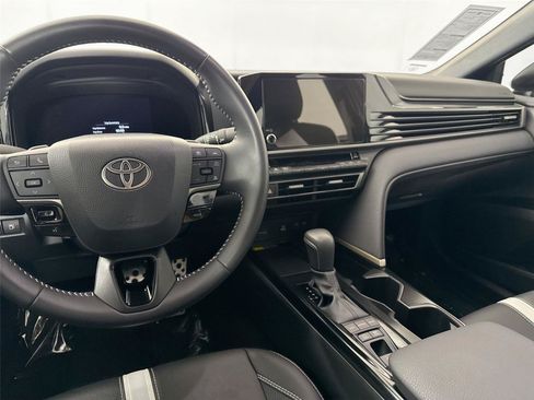 Used 2025 Toyota Camry SE FWD image 29