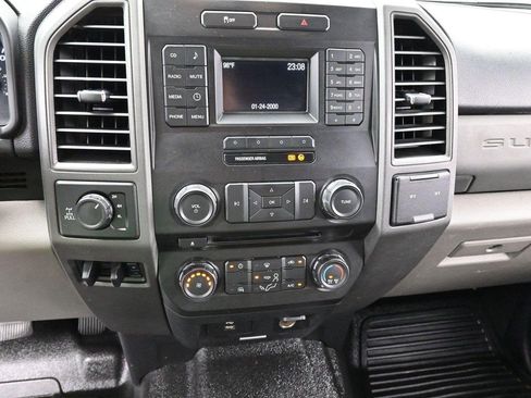 Used 2017 Ford F250 XL w/ Power Equipment Group AWD/4WD image 19