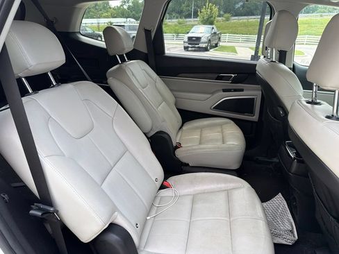 Used 2021 Kia Telluride EX w/ EX Premium Package AWD/4WD image 16