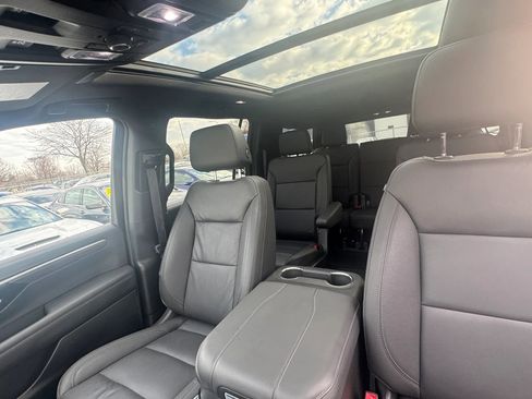 Used 2025 Chevrolet Suburban LT w/ Comfort Package image 11