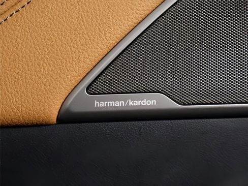 Used 2022 BMW M550i xDrive w/ Premium Package image 45