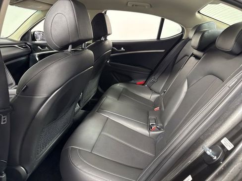 Used 2025 Genesis G70 2.5T image 18