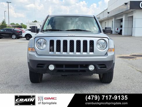 Used 2017 Jeep Patriot Sport w/ Power Value Group AWD/4WD image 2