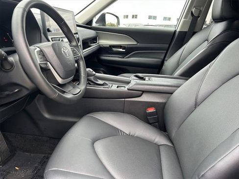 Certified 2025 Toyota Grand Highlander FWD image 11