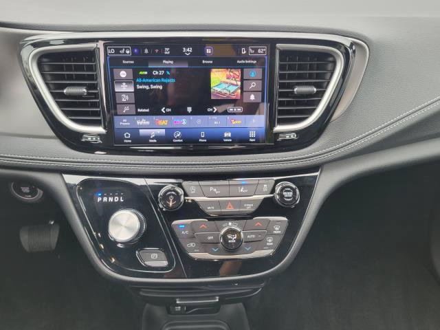 New 2027 Chrysler Pacifica Select FWD image 24