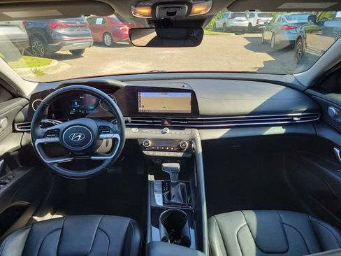 Used 2022 Hyundai Elantra Limited FWD image 10