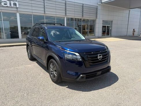 Used 2025 Nissan Pathfinder SV w/ Black Appearance Package AWD/4WD image 8