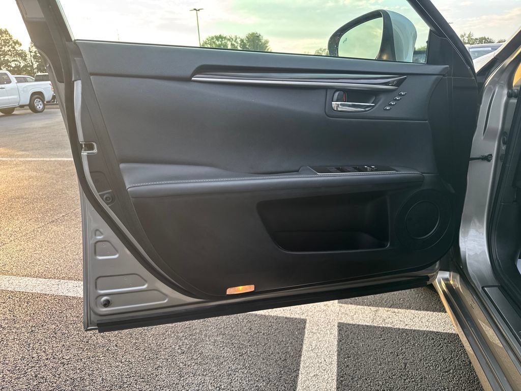 Used 2018 Lexus ES 350 w/ Premier Package FWD image 12