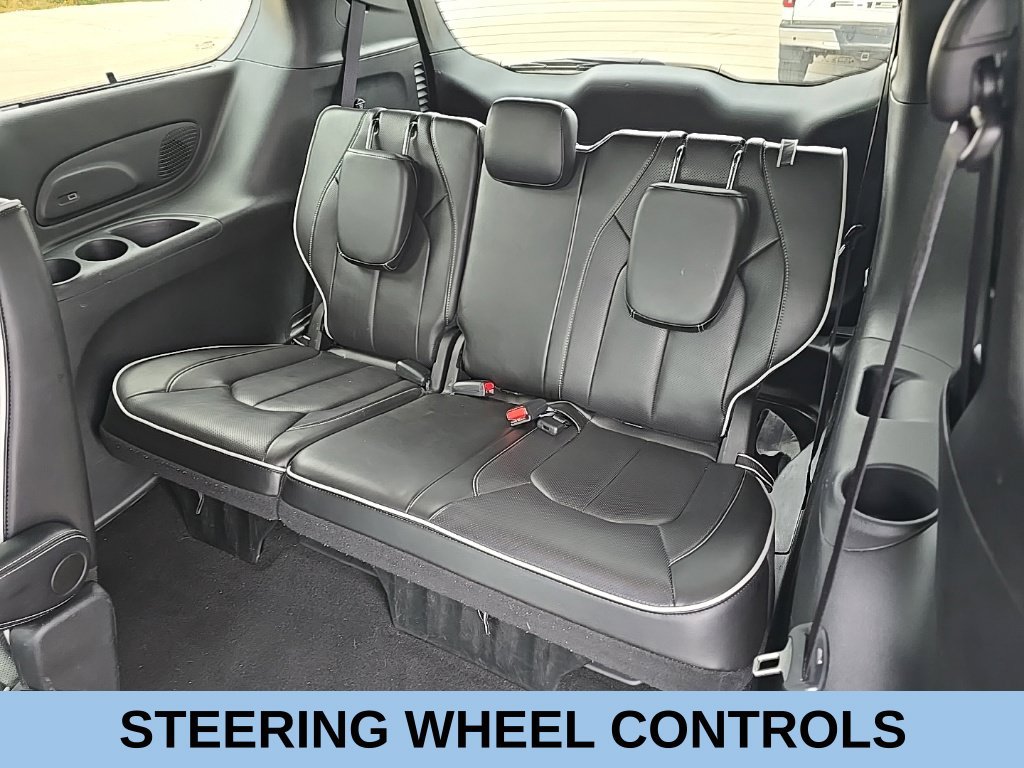Used 2025 Chrysler Pacifica Limited FWD image 16