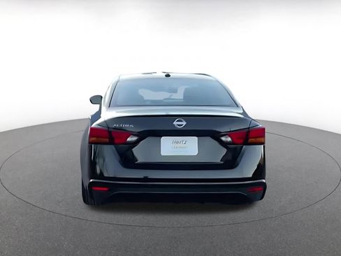 Used 2025 Nissan Altima 2.5 SV image 12