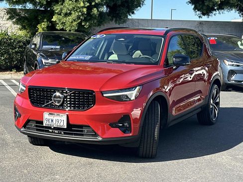 Certified 2024 Volvo XC40 B5 Plus w/ Climate Package image 8