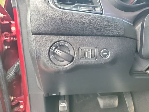 Used 2020 Dodge Challenger SXT RWD image 14