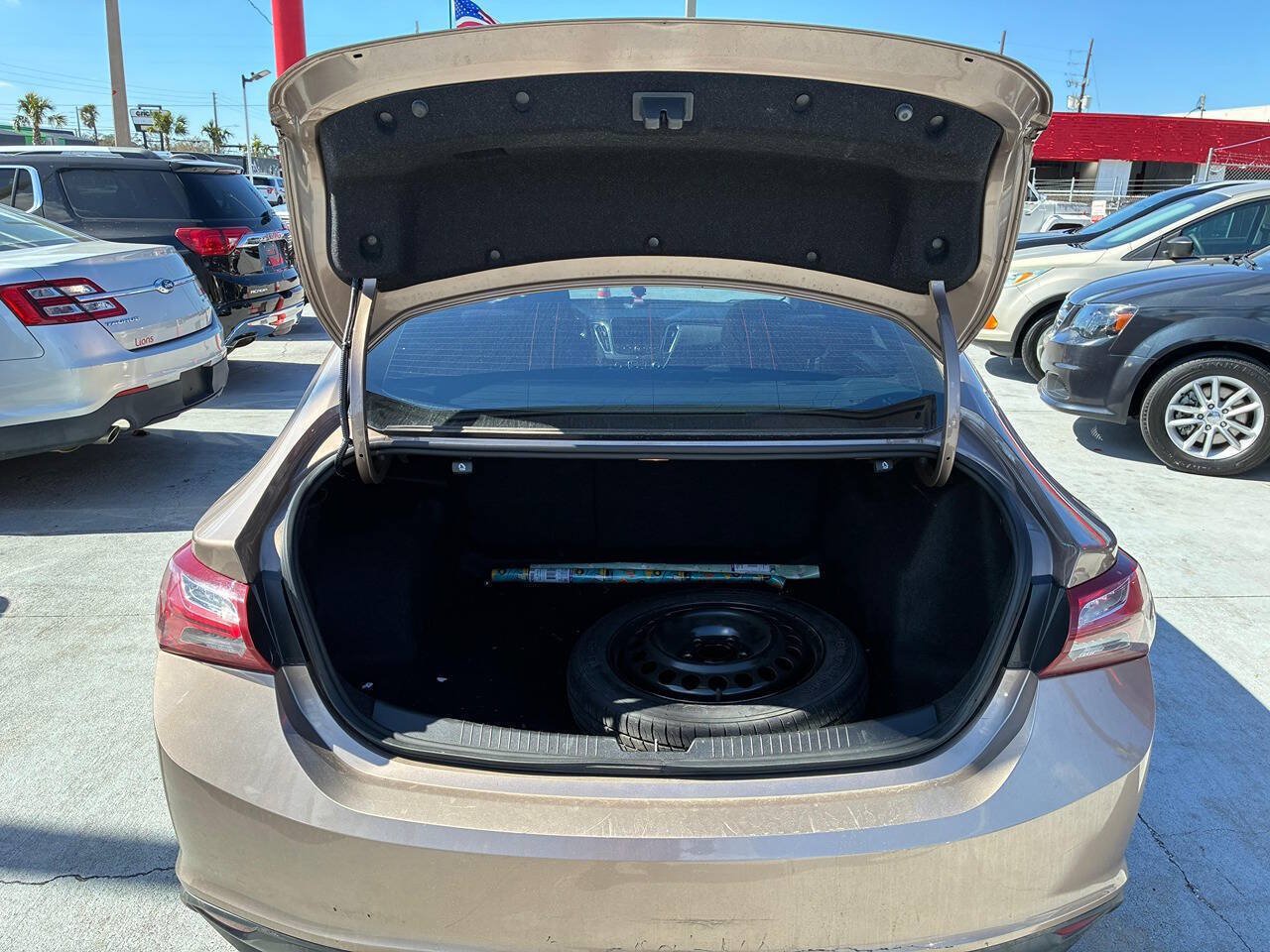 Used 2019 Chevrolet Malibu LT FWD image 7