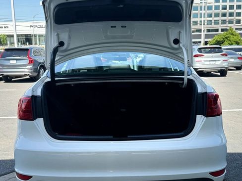 Used 2012 Volkswagen Jetta GLI Autobahn FWD image 41