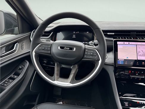 New 2025 Jeep Grand Cherokee L Limited w/ Luxury Tech Group II image 11