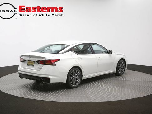 Used 2024 Nissan Altima 2.0 SR FWD image 39