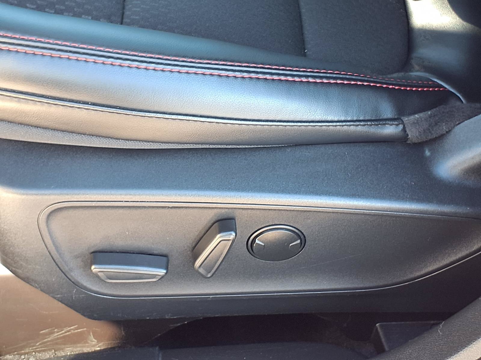 Used 2025 Ford Escape ST-Line Select AWD/4WD image 4
