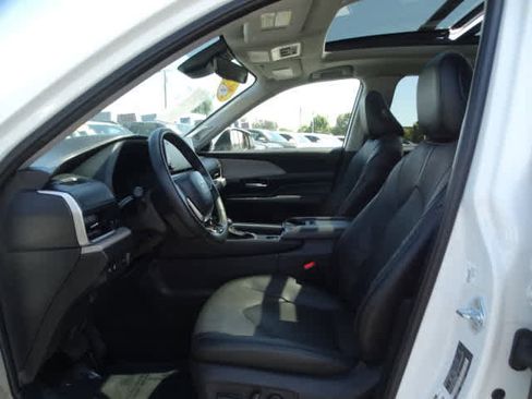 Used 2024 Toyota Grand Highlander AWD image 19