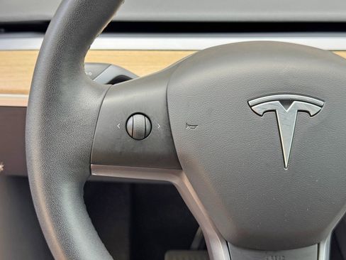 Used 2021 Tesla Model Y Long Range AWD/4WD image 19