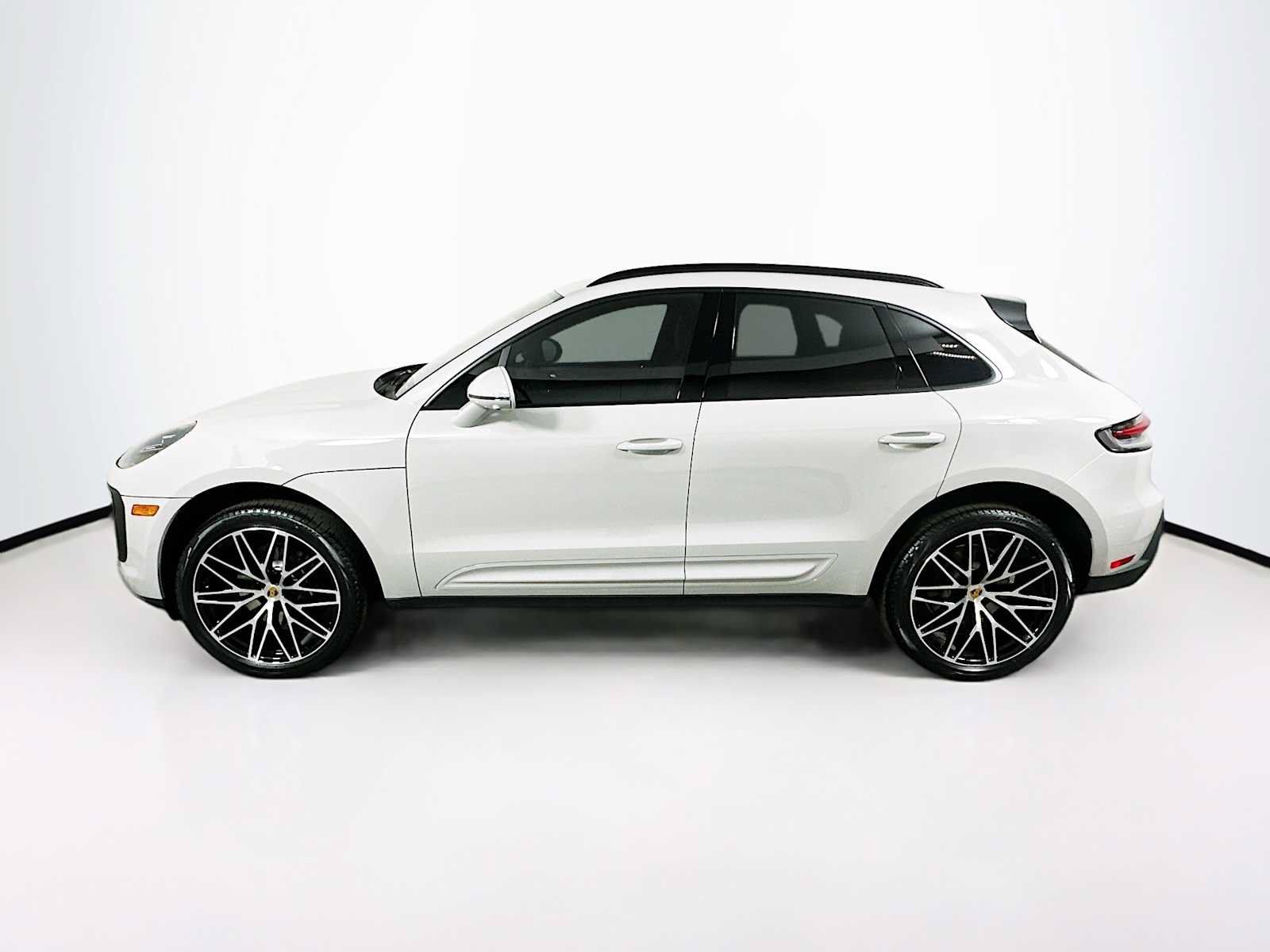 Used 2026 Porsche Macan AWD/4WD image 2