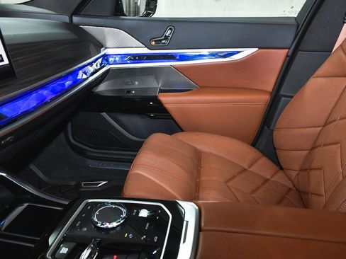 Used 2025 BMW 760i xDrive image 54