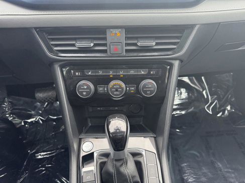 Used 2024 Volkswagen Taos SE w/ Panoramic Sunroof Package image 22