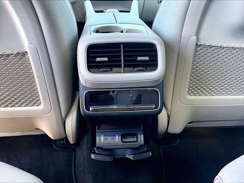 Used 2025 Mercedes-Benz GLS 450 4MATIC image 34