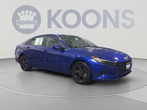 Used 2023 Hyundai Elantra SEL w/ Cargo Package FWD image 10