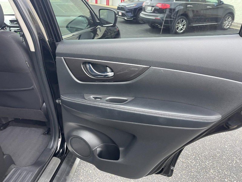Used 2019 Nissan Rogue SV w/ Premium Package FWD image 12