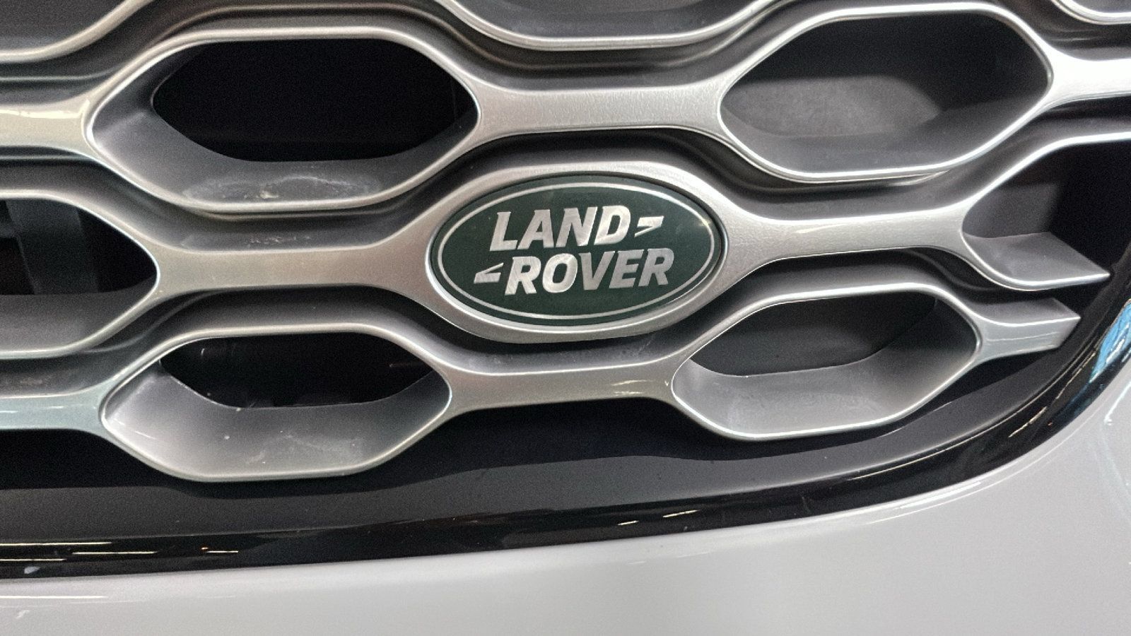Used 2024 Land Rover Discovery S AWD/4WD image 8