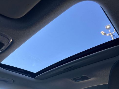 Used 2025 Hyundai Elantra SEL image 24