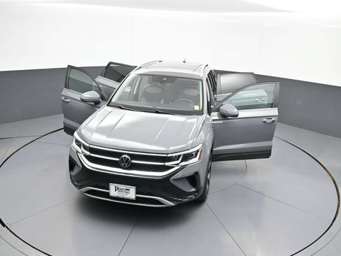 Used 2023 Volkswagen Taos SEL AWD/4WD image 44