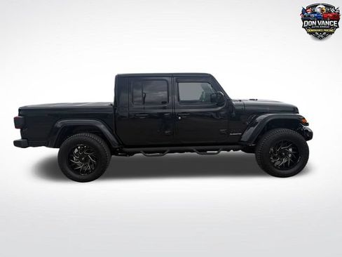 Used 2021 Jeep Gladiator Overland AWD/4WD image 6