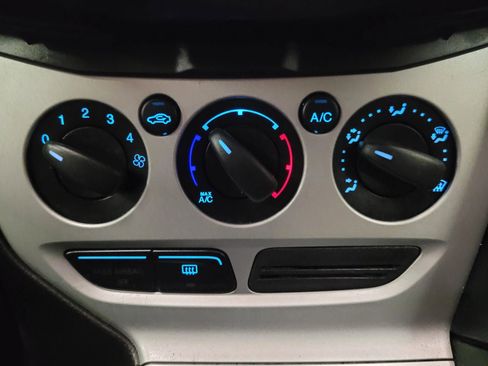 Used 2014 Ford Focus SE image 25