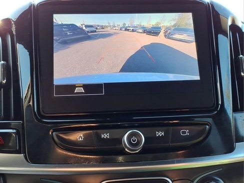 Used 2023 Chevrolet Traverse LT FWD image 22