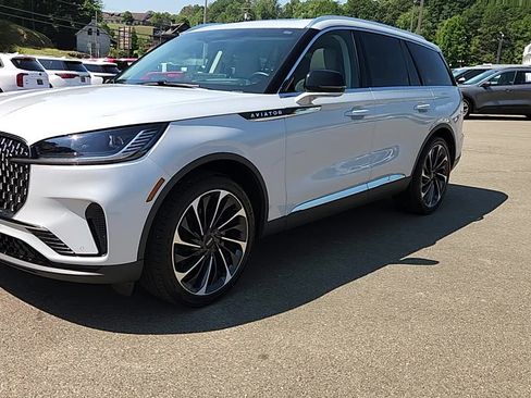 Used 2025 Lincoln Aviator Reserve w/ Luxury Package RWD image 2