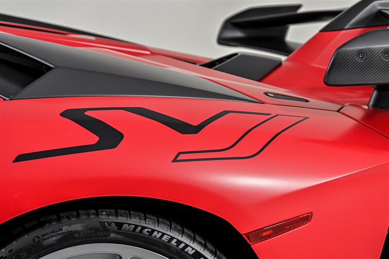 Used 2019 Lamborghini Aventador SVJ AWD/4WD image 15