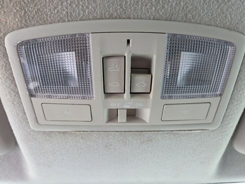 Used 2011 MAZDA MAZDA3 i Touring image 25