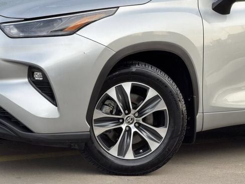 Used 2024 Toyota Highlander XLE AWD/4WD image 8