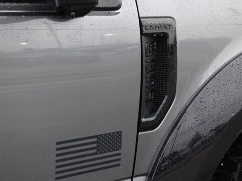 Used 2022 Ford F250 Lariat w/ Black Appearance Package image 8