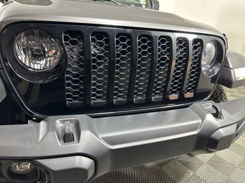 Used 2022 Jeep Gladiator Sport image 6