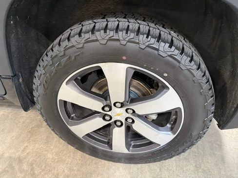 Used 2018 Chevrolet Traverse LT w/ LPO, 'HIT The Road' Package AWD/4WD image 32