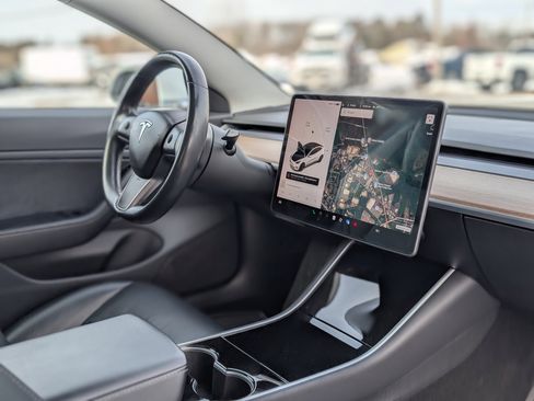 Used 2018 Tesla Model 3 Long Range image 48