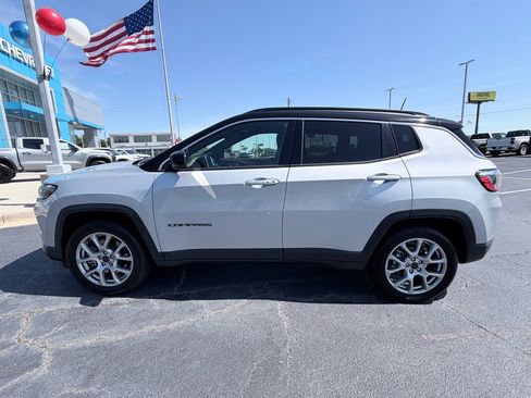 Used 2025 Jeep Compass Limited AWD/4WD image 5