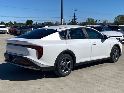 New 2026 Kia K4 LXS image 3