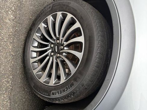 Used 2023 Lincoln Aviator Standard AWD w/ Premium Package image 13